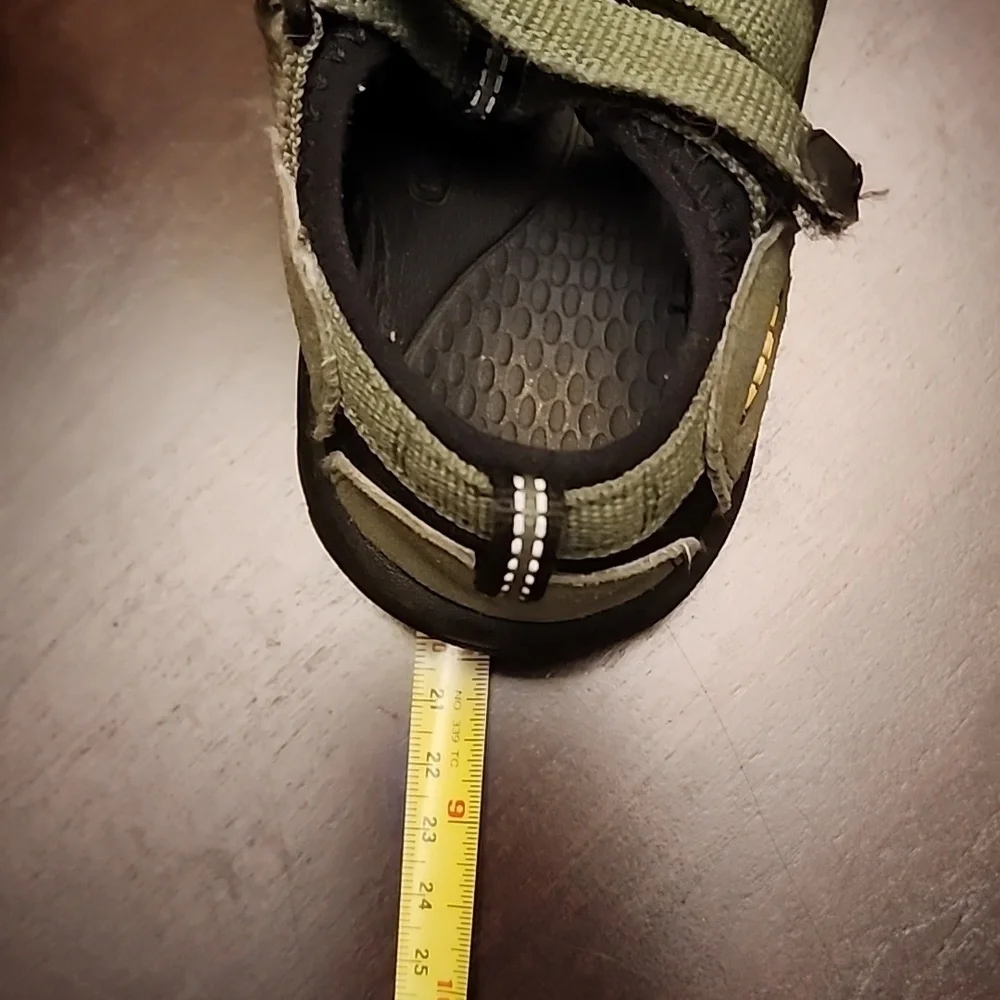 Keen Camo Sandals Big Kids sz 1